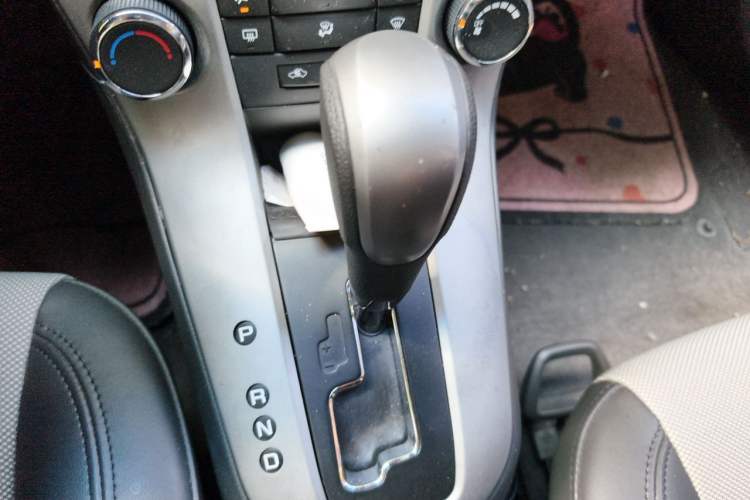 Used Chevrolet Cruze 2013 1.8L SE AT Gear Lever