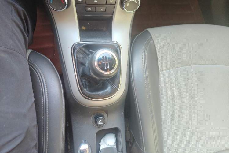 Used Chevrolet Cruze 2013 1.6L SL MT Gear Lever