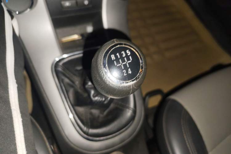 Used Chevrolet Cruze 2013 1.6L SL Sunroof Edition MT Gear Lever