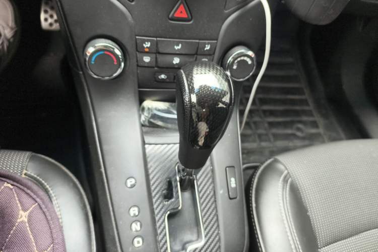 Used Chevrolet Cruze 2013 Hatchback 1.6T Automatic Flagship Model Gear Lever