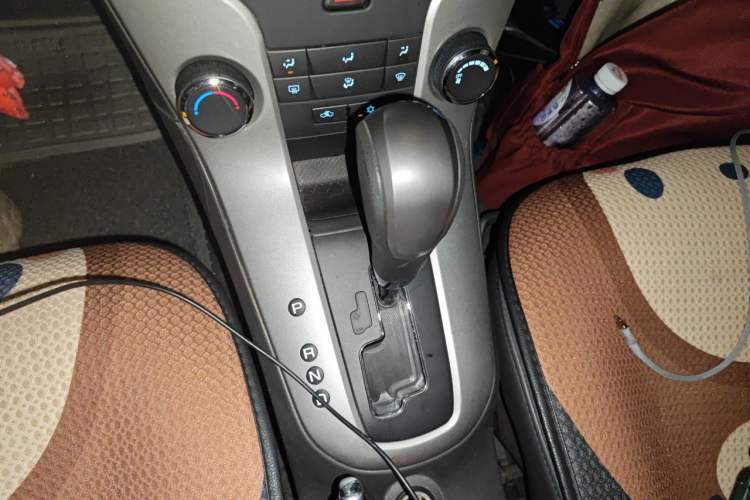 Used Chevrolet Cruze 2013 1.8L SE AT Gear Lever
