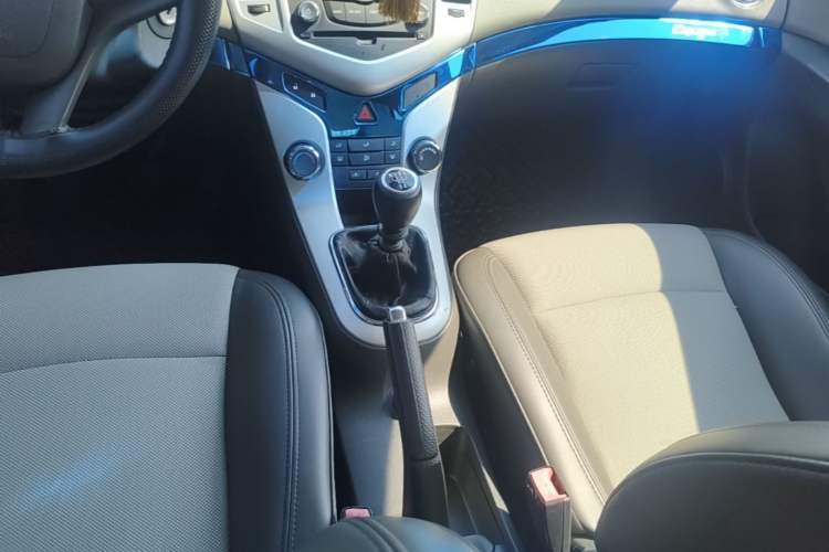 Used Chevrolet Cruze 2013 1.6L SL MT Gear Lever