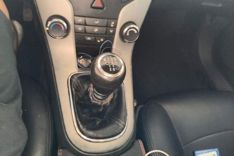 Used Chevrolet Cruze 2013 1.6L SL MT Gear Lever