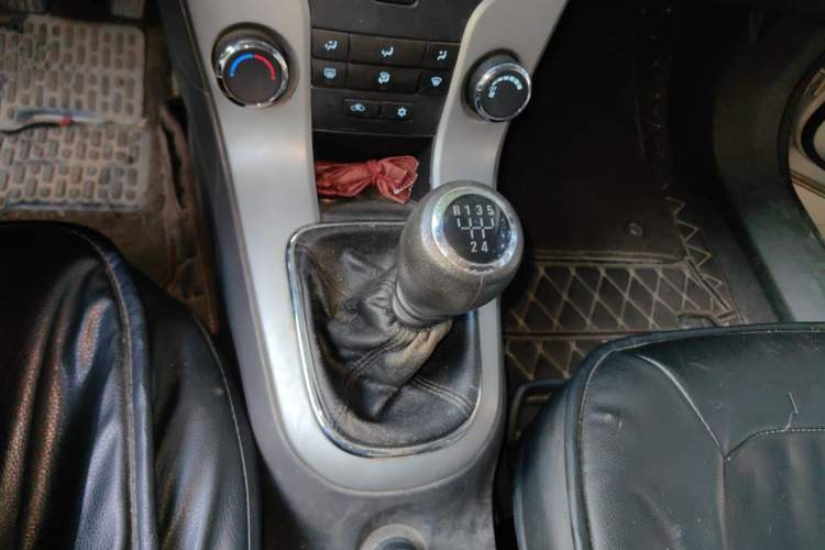 Used Chevrolet Cruze 2013 1.6L SE MT Gear Lever