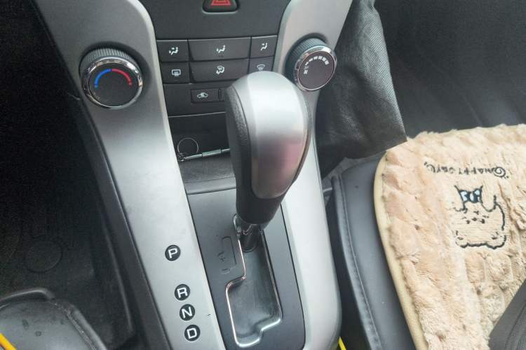 Used Chevrolet Cruze 2013 1.8L SE AT Gear Lever
