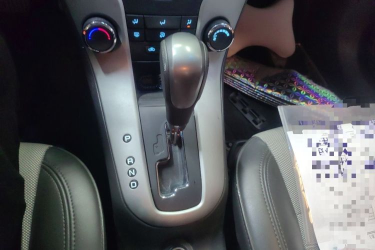 Used Chevrolet Cruze 2013 1.8L SE AT Gear Lever