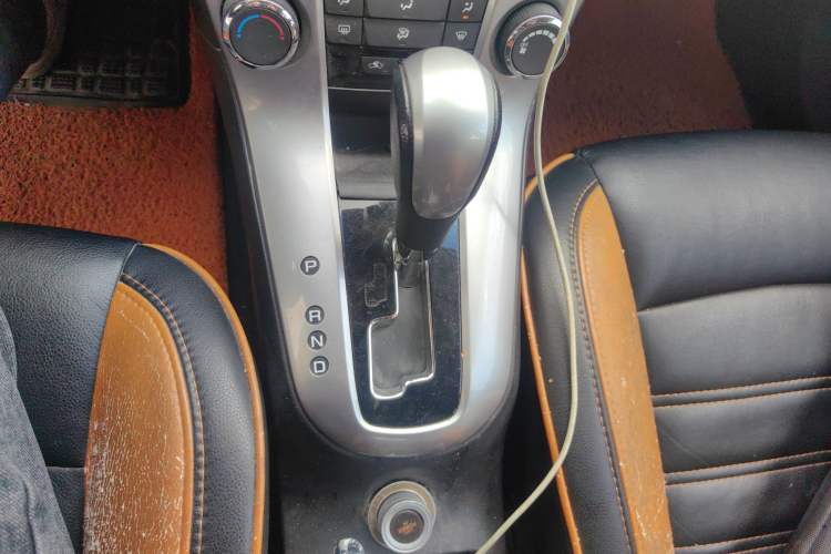 Used Chevrolet Cruze 2013 Hatchback 1.6L Automatic Luxury Model Gear Lever