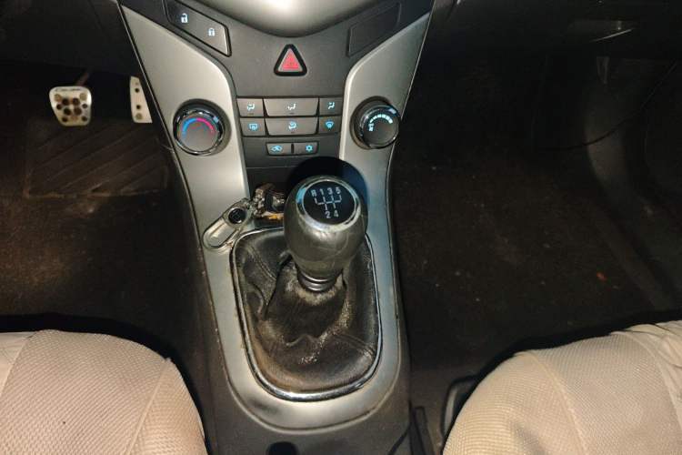 Used Chevrolet Cruze 2013 1.6L SE MT Gear Lever