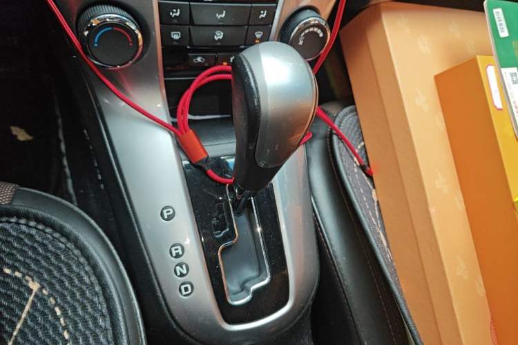 Used Chevrolet Cruze 2013 Hatchback 1.6L Automatic Luxury Model Gear Lever