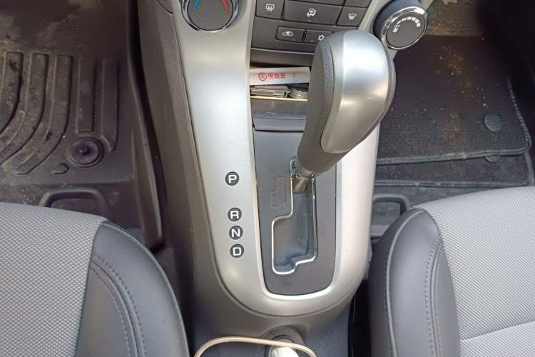 Used Chevrolet Cruze 2013 1.6L SE AT Gear Lever