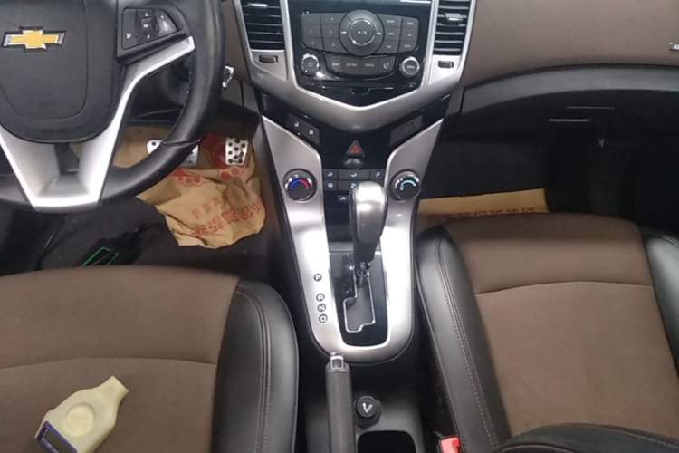 Used Chevrolet Cruze 2013 Hatchback 1.6L Automatic Luxury Model Gear Lever