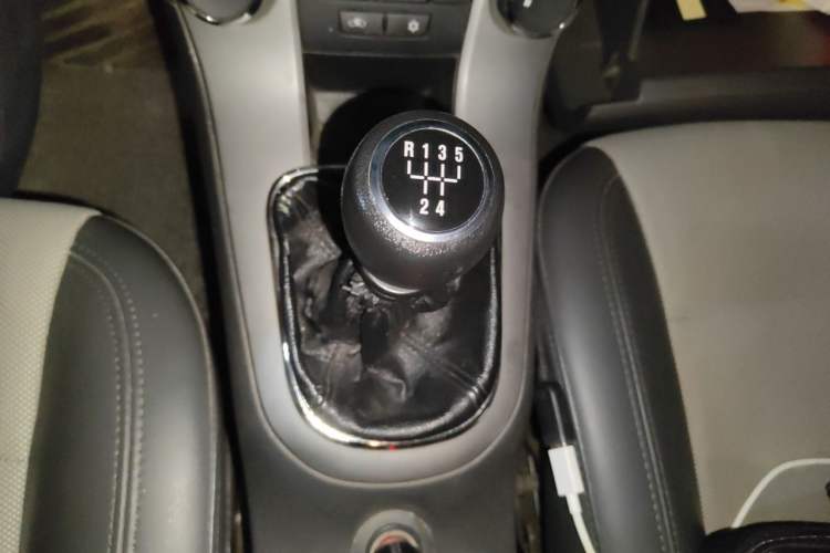 Used Chevrolet Cruze 2013 1.6L SE MT Gear Lever