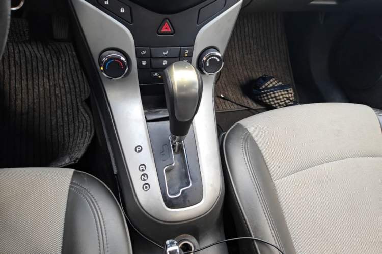 Used Chevrolet Cruze 2013 1.8L SE AT Gear Lever