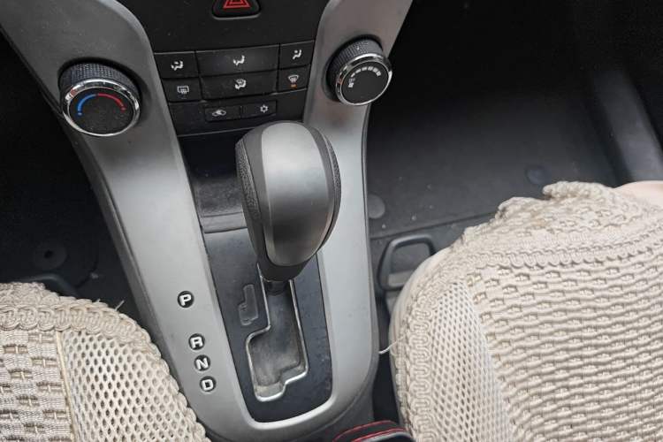 Used Chevrolet Cruze 2013 1.6L SE AT Gear Lever