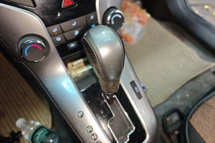Used Chevrolet Cruze 2013 Hatchback 1.6T Automatic Flagship Model Gear Lever