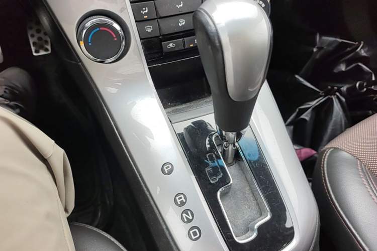 Used Chevrolet Cruze 2013 Hatchback 1.6L Automatic Luxury Model Gear Lever