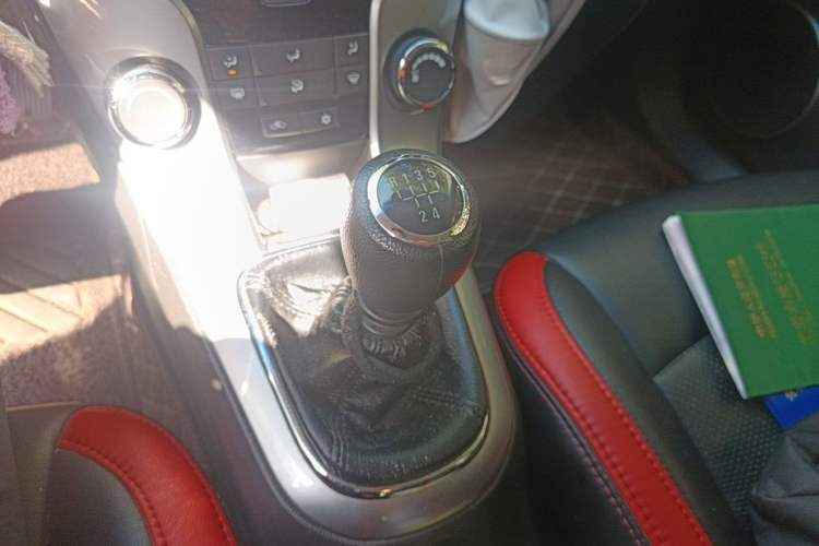 Used Chevrolet Cruze 2013 Hatchback 1.6L Manual Luxury Model Gear Lever
