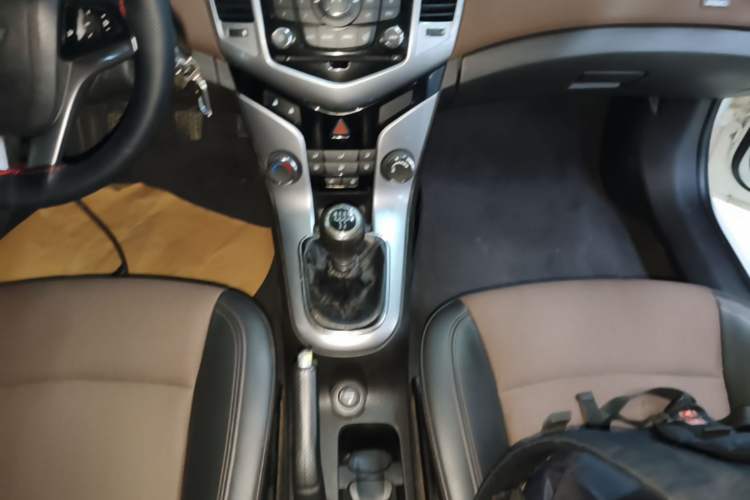Used Chevrolet Cruze 2013 Hatchback 1.6L Manual Luxury Model Gear Lever