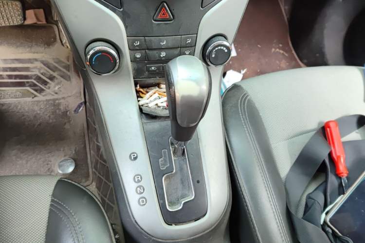 Used Chevrolet Cruze 2013 1.8L SE AT Gear Lever
