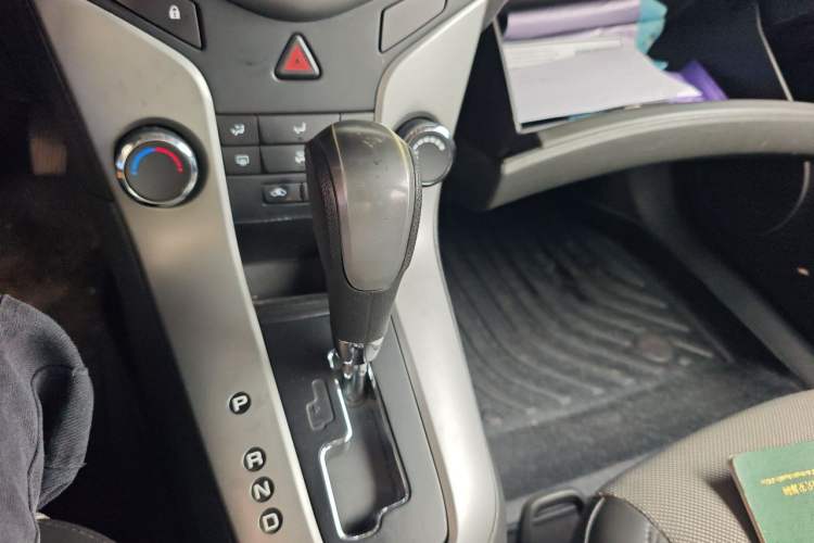 Used Chevrolet Cruze 2013 1.8L SE AT Gear Lever