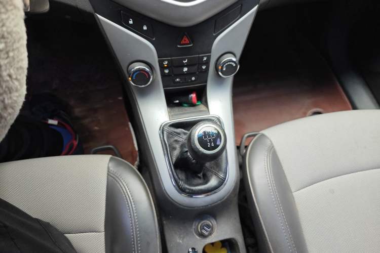 Used Chevrolet Cruze 2013 1.6L SL MT Gear Lever