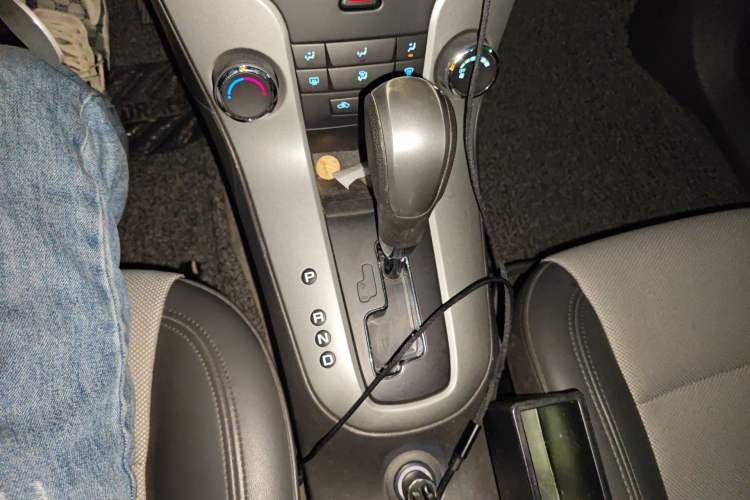 Used Chevrolet Cruze 2013 1.6L SE AT Gear Lever