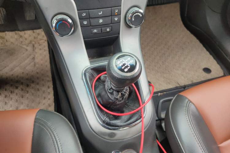 Used Chevrolet Cruze 2013 1.6L SE MT Gear Lever