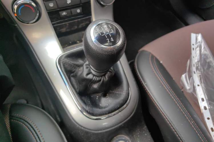 Used Chevrolet Cruze 2013 Hatchback 1.6L Manual Luxury Model Gear Lever