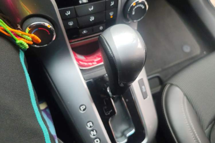 Used Chevrolet Cruze 2013 Hatchback 1.6T Automatic Flagship Model Gear Lever