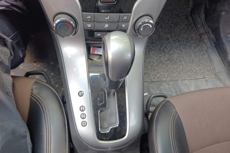 Used Chevrolet Cruze 2013 Hatchback 1.6L Automatic Luxury Model Gear Lever