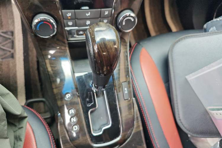 Used Chevrolet Cruze 2013 Hatchback 1.6T Automatic Flagship Model Gear Lever