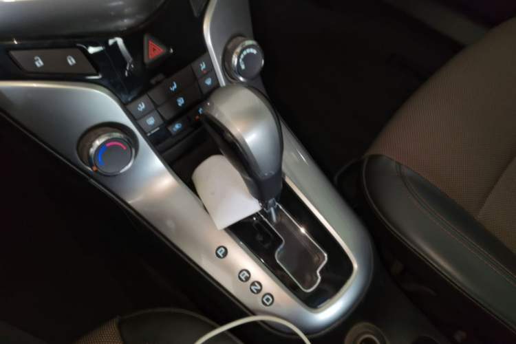 Used Chevrolet Cruze 2013 Hatchback 1.6L Automatic Luxury Model Gear Lever
