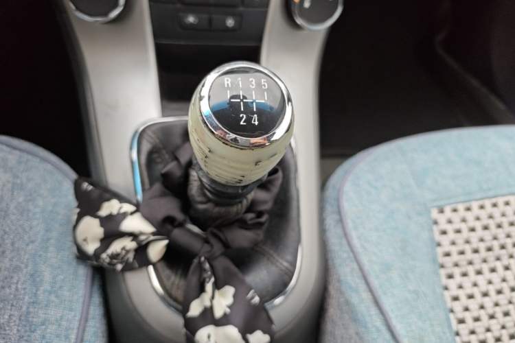 Used Chevrolet Cruze 2013 1.6L SE MT Gear Lever