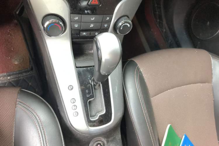 Used Chevrolet Cruze 2013 Hatchback 1.6L Automatic Luxury Model Gear Lever