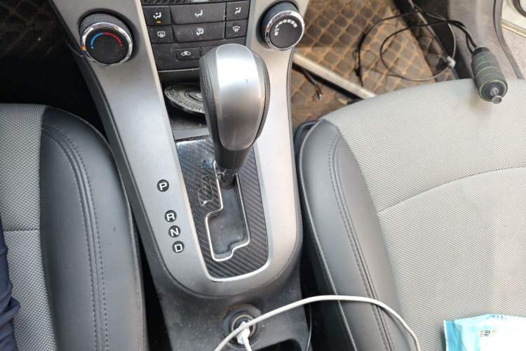 Used Chevrolet Cruze 2013 1.8L SE AT Gear Lever