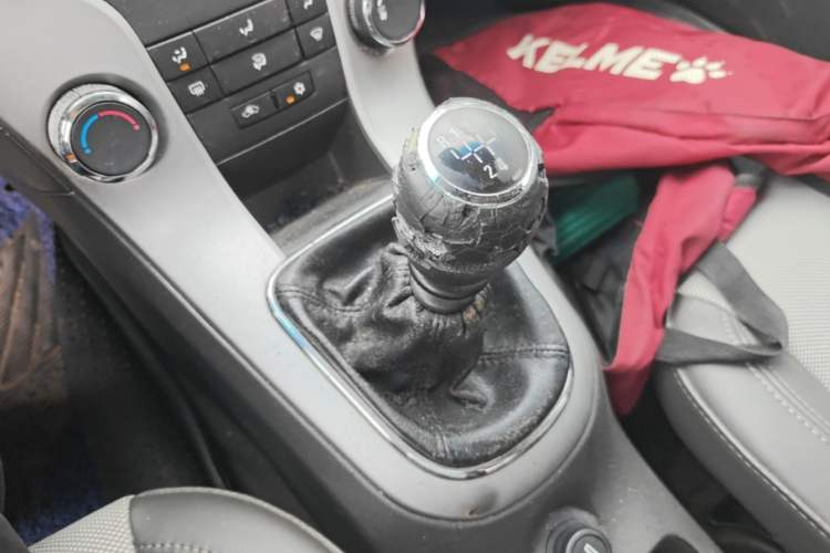 Used Chevrolet Cruze 2013 1.6L SE MT Gear Lever