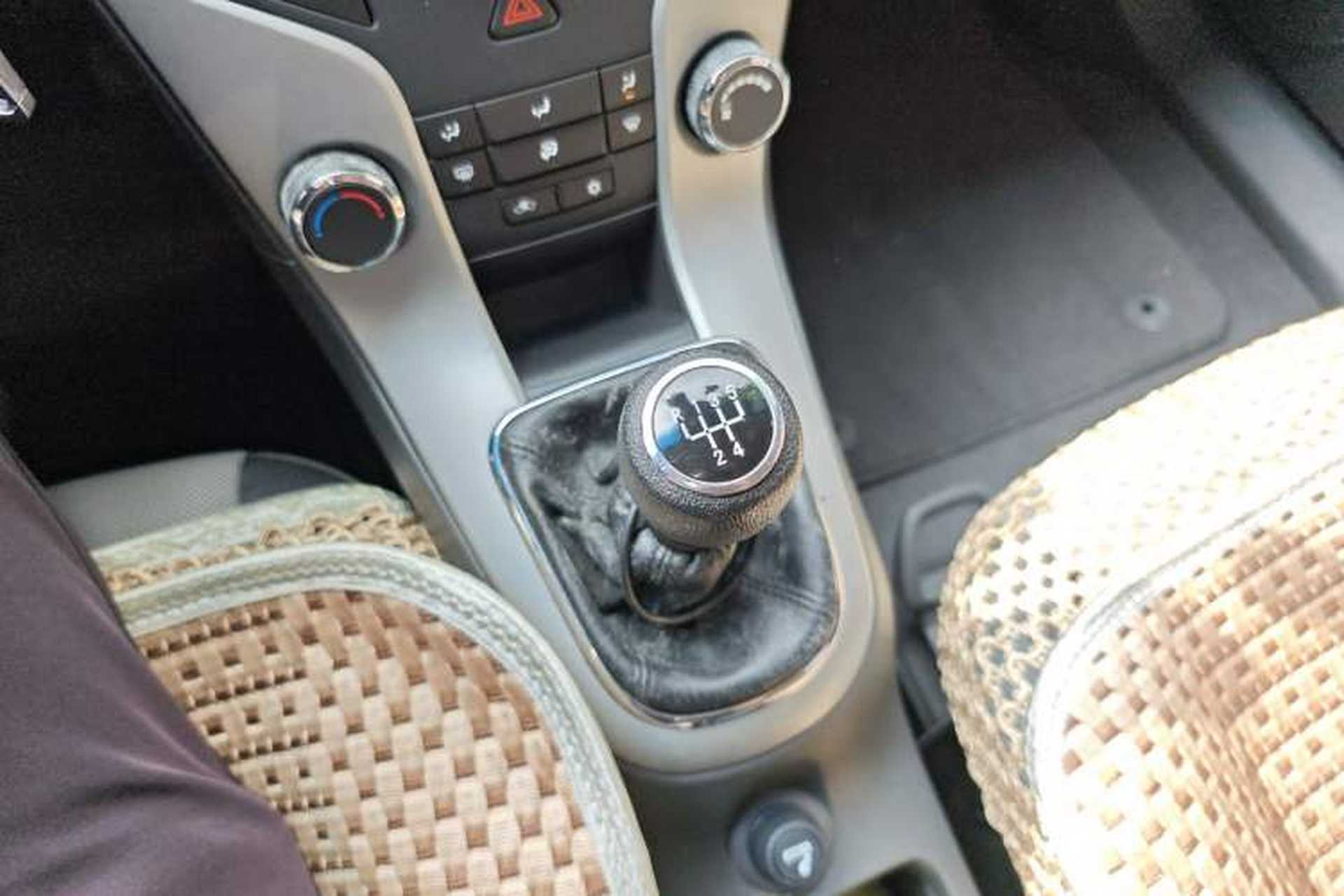 Used Chevrolet Cruze 2013 1.6L SE MT Gear Lever