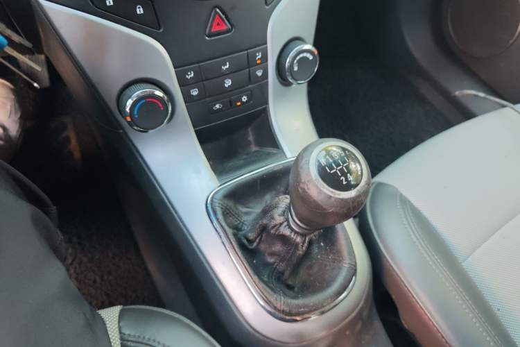 Used Chevrolet Cruze 2013 1.6L SE MT Gear Lever