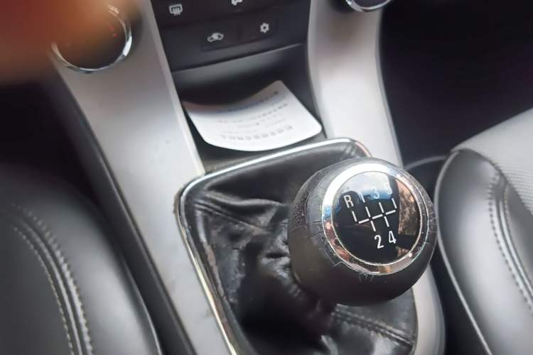 Used Chevrolet Cruze 2013 1.6L SE MT Gear Lever