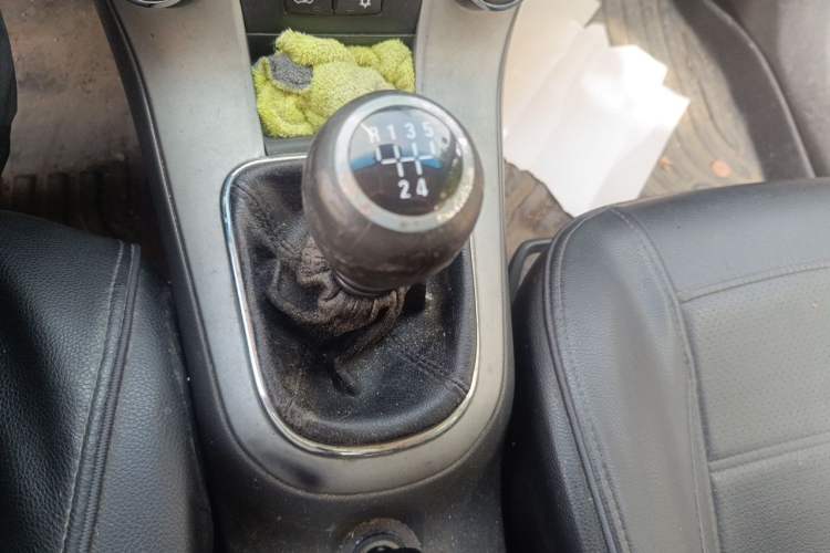 Used Chevrolet Cruze 2013 1.6L SL MT Gear Lever
