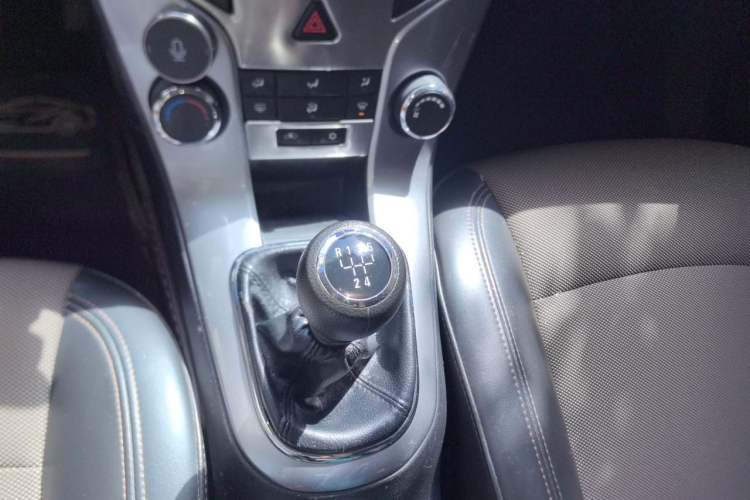 Used Chevrolet Cruze 2013 Hatchback 1.6L Manual Luxury Model Gear Lever