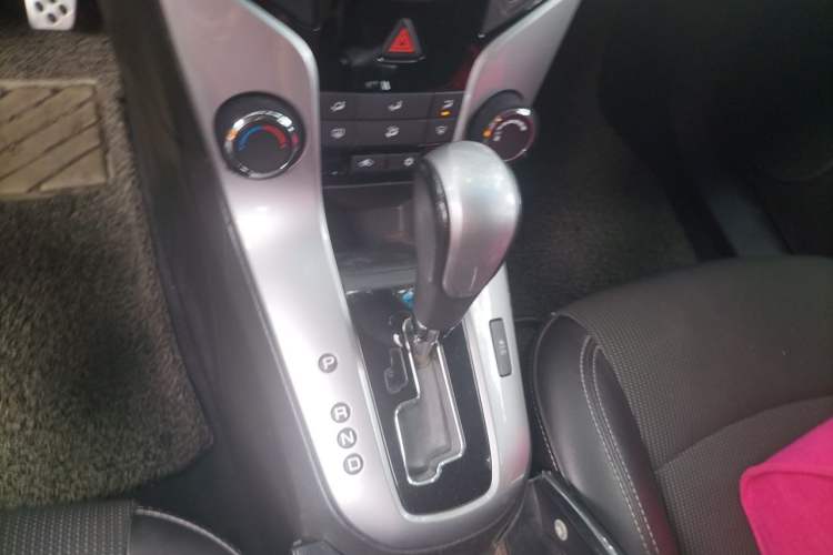 Used Chevrolet Cruze 2013 Hatchback 1.6T Automatic Flagship Model Gear Lever