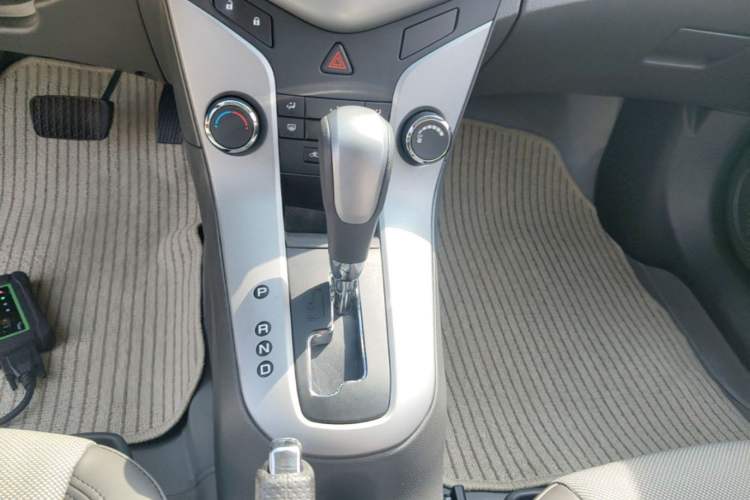 Used Chevrolet Cruze 2013 1.8L SE AT Gear Lever