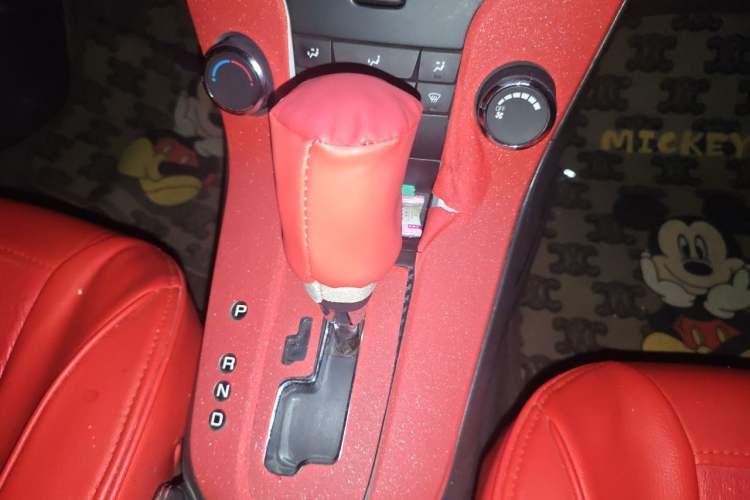 Used Chevrolet Cruze 2013 1.8L SE AT Gear Lever