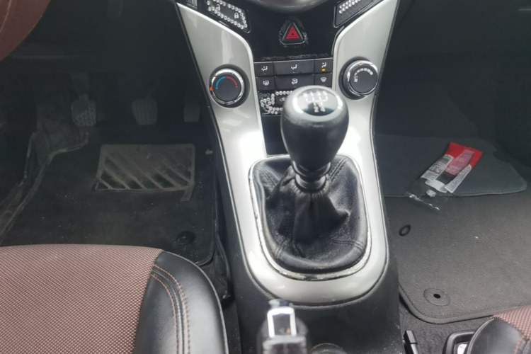 Used Chevrolet Cruze 2013 Hatchback 1.6L Manual Luxury Model Gear Lever