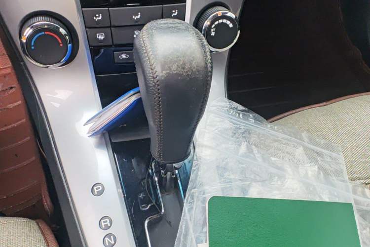 Used Chevrolet Cruze 2013 Hatchback 1.6T Automatic Flagship Model Gear Lever