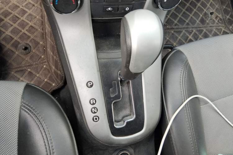 Used Chevrolet Cruze 2013 1.8L SE AT Gear Lever