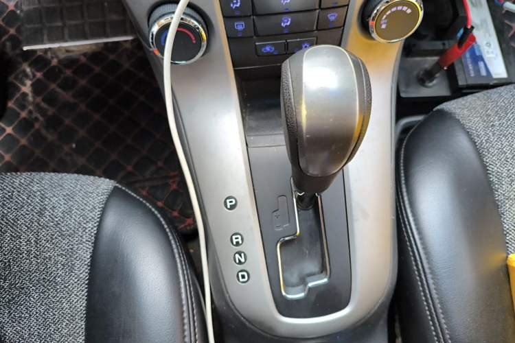 Used Chevrolet Cruze 2013 1.6L SE AT Gear Lever