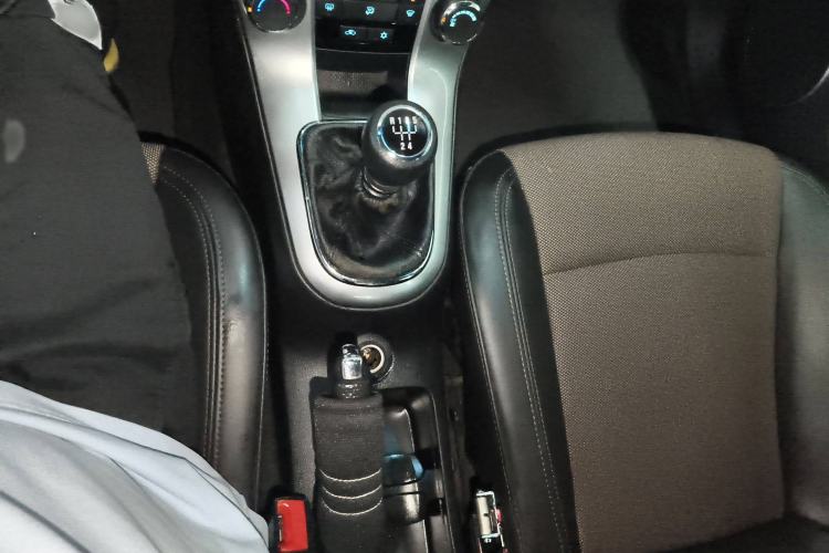 Used Chevrolet Cruze 2013 Hatchback 1.6L Manual Luxury Model Gear Lever