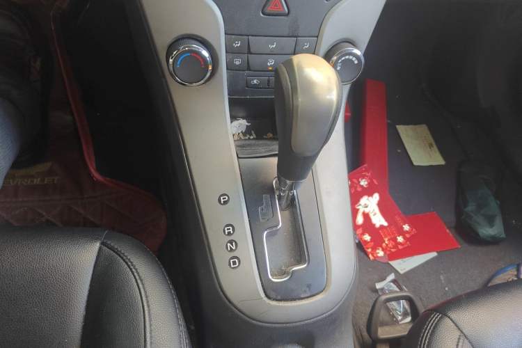 Used Chevrolet Cruze 2013 1.8L SE AT Gear Lever